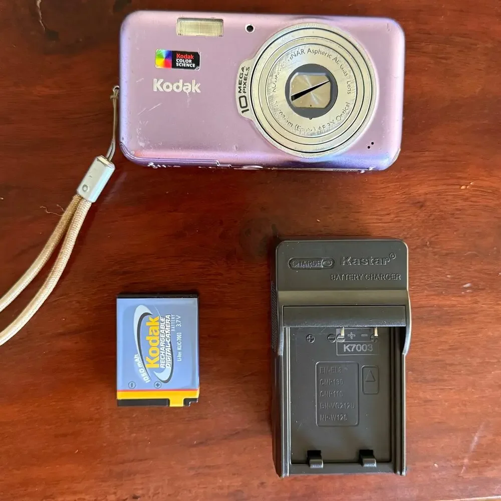 Kodak EasyShare V1003 Digital Camera purple 10MP 3X Optical Zoom Retinar Lens
